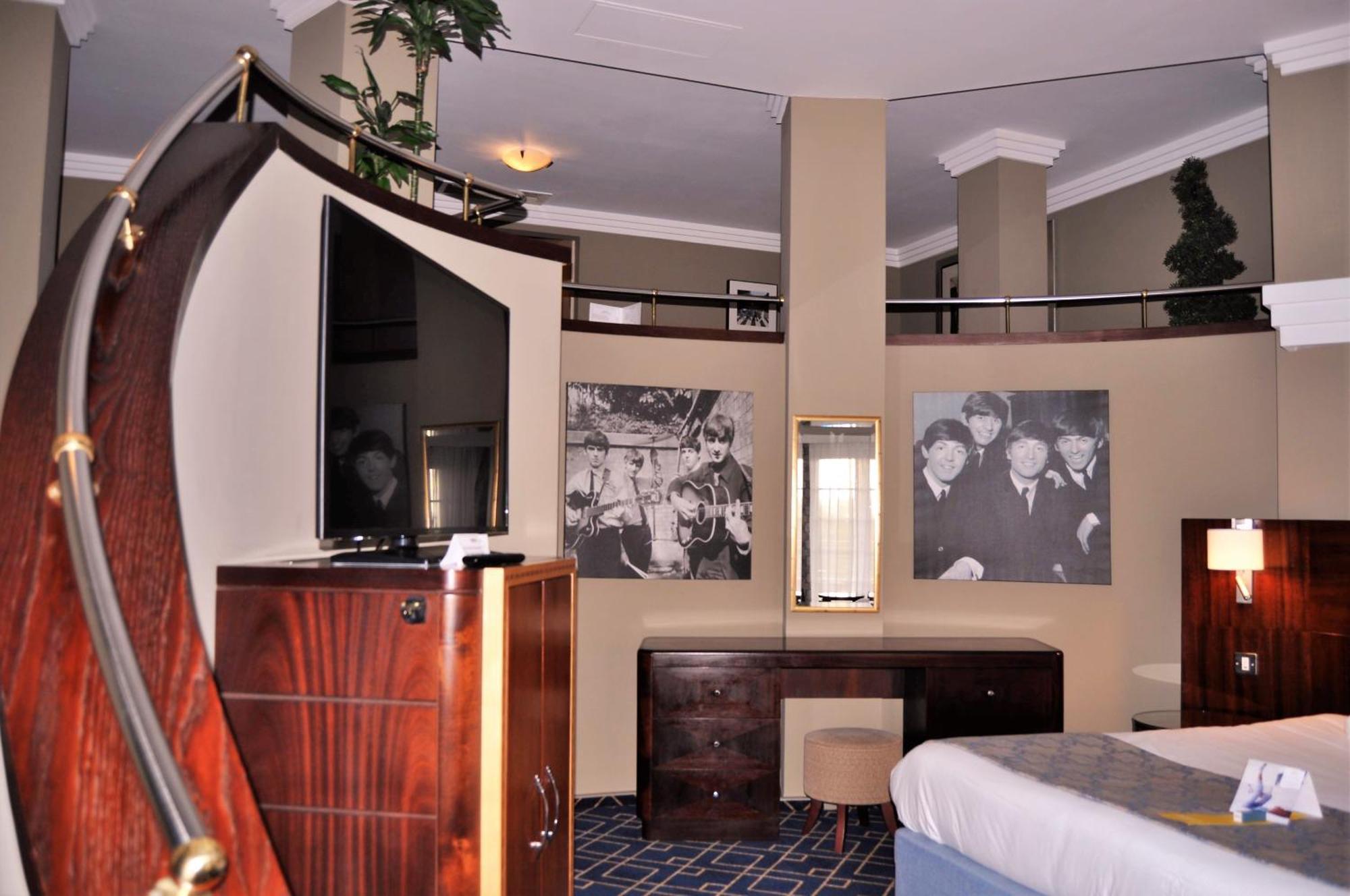คราวน์ พลาซา ลิเวอร์พูล - จอห์นเลนนอน แอร์พอร์ต Hotel ภายนอก รูปภาพ